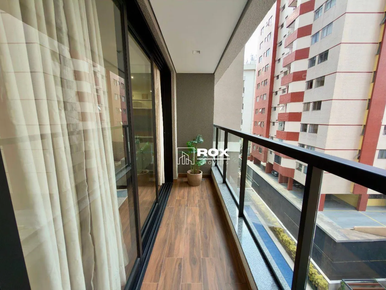 36 m² furnished studio with an open-plan kitchen — photo 9