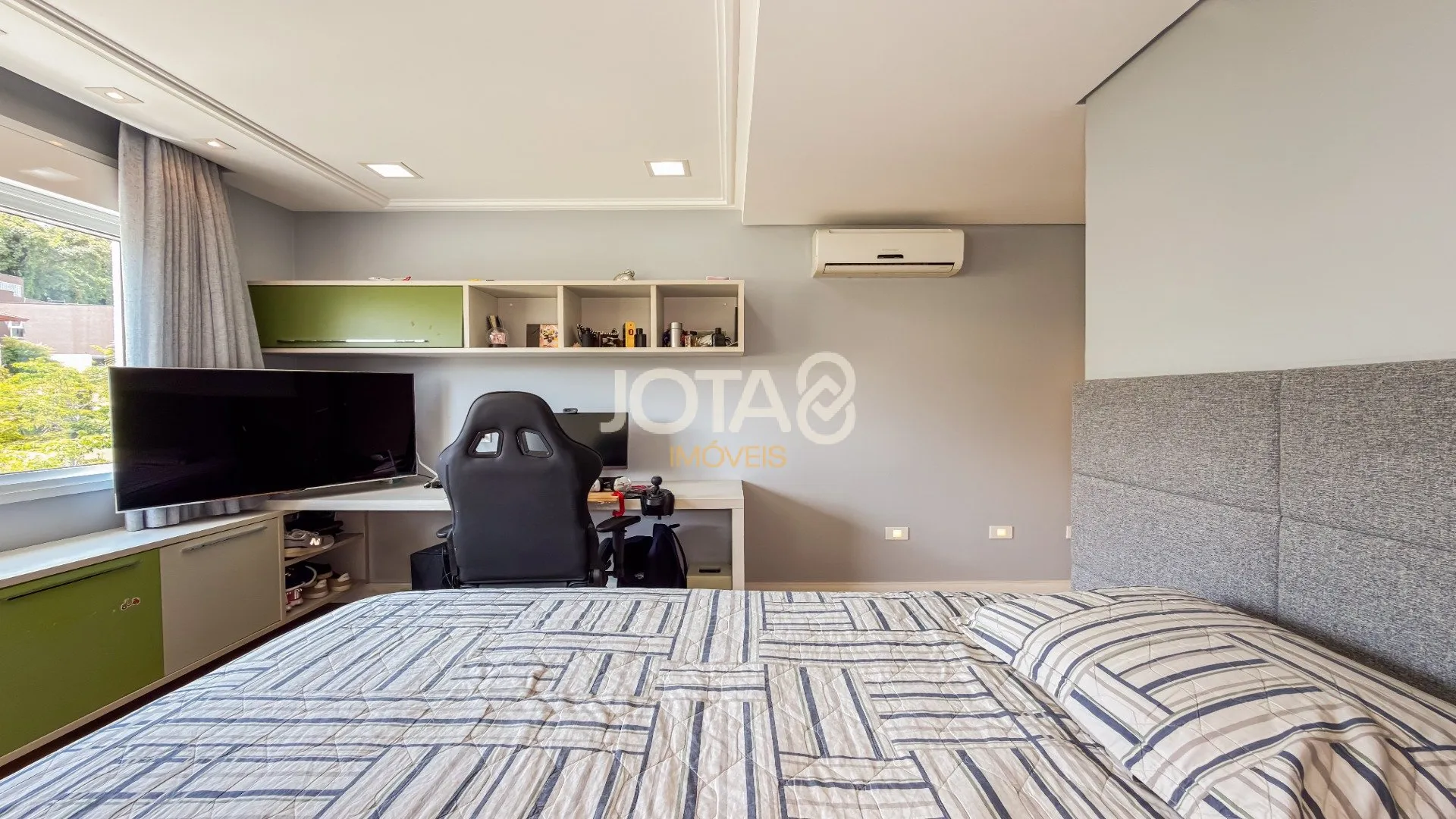 House with 3 en-suite bedrooms and private BBQ — photo 25