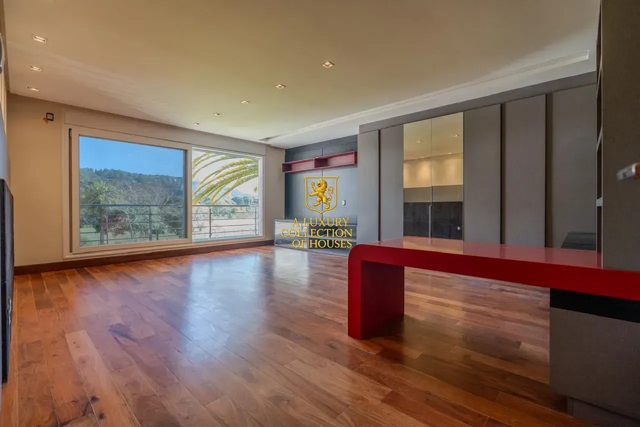 House with 27 bedrooms and 16 bathrooms — photo 9