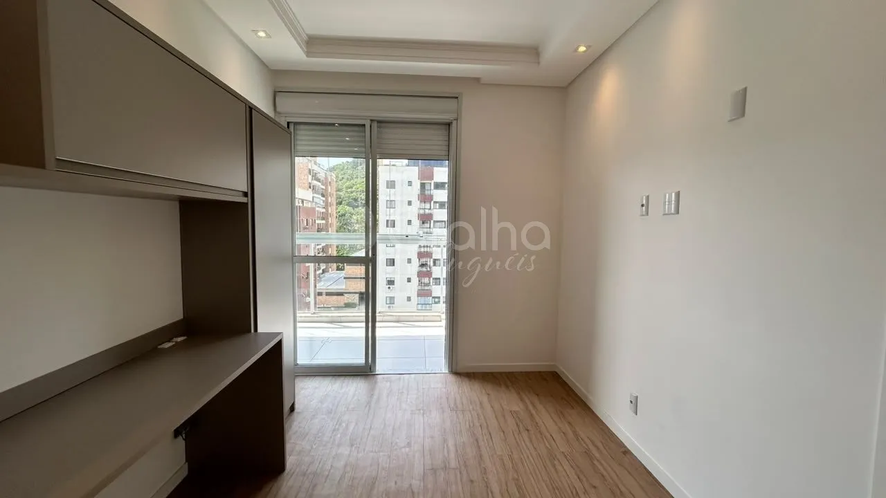 Furnished apartment, 119 m², with floor-to-ceiling windows — photo 7