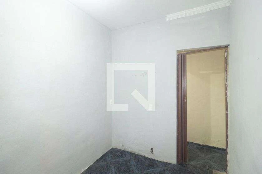 2-bedroom house with a laundry area — photo 11