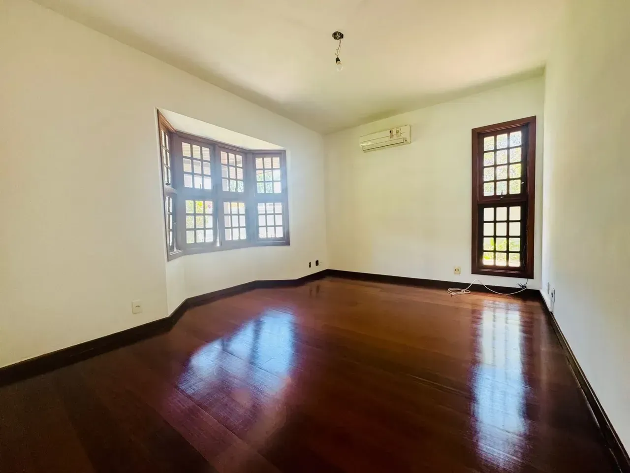 House with 5 suites and an integrated kitchen — photo 33