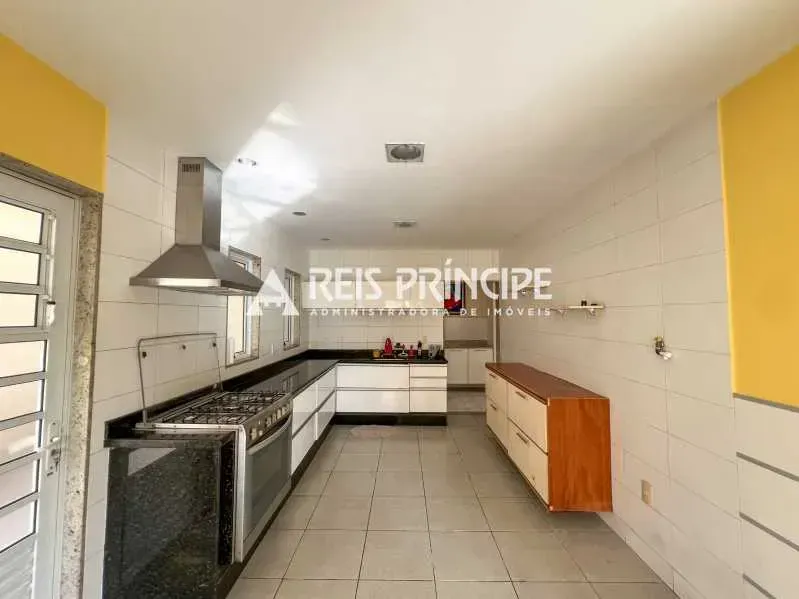 House with 4 bedrooms and 5 bathrooms and 5 parking spots — photo 5