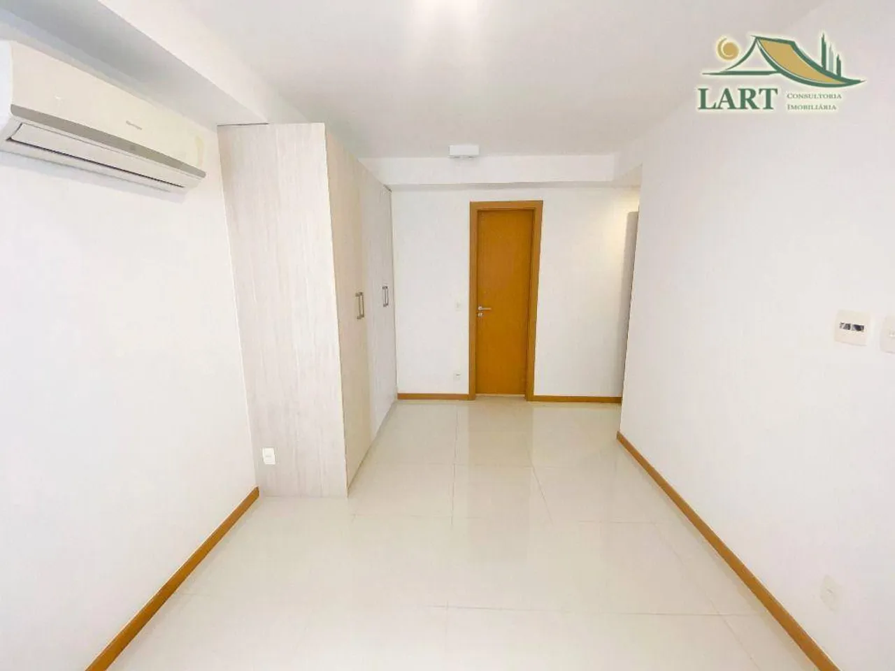 Apartamento sem mobília com 4 dormitórios e varanda — photo 18