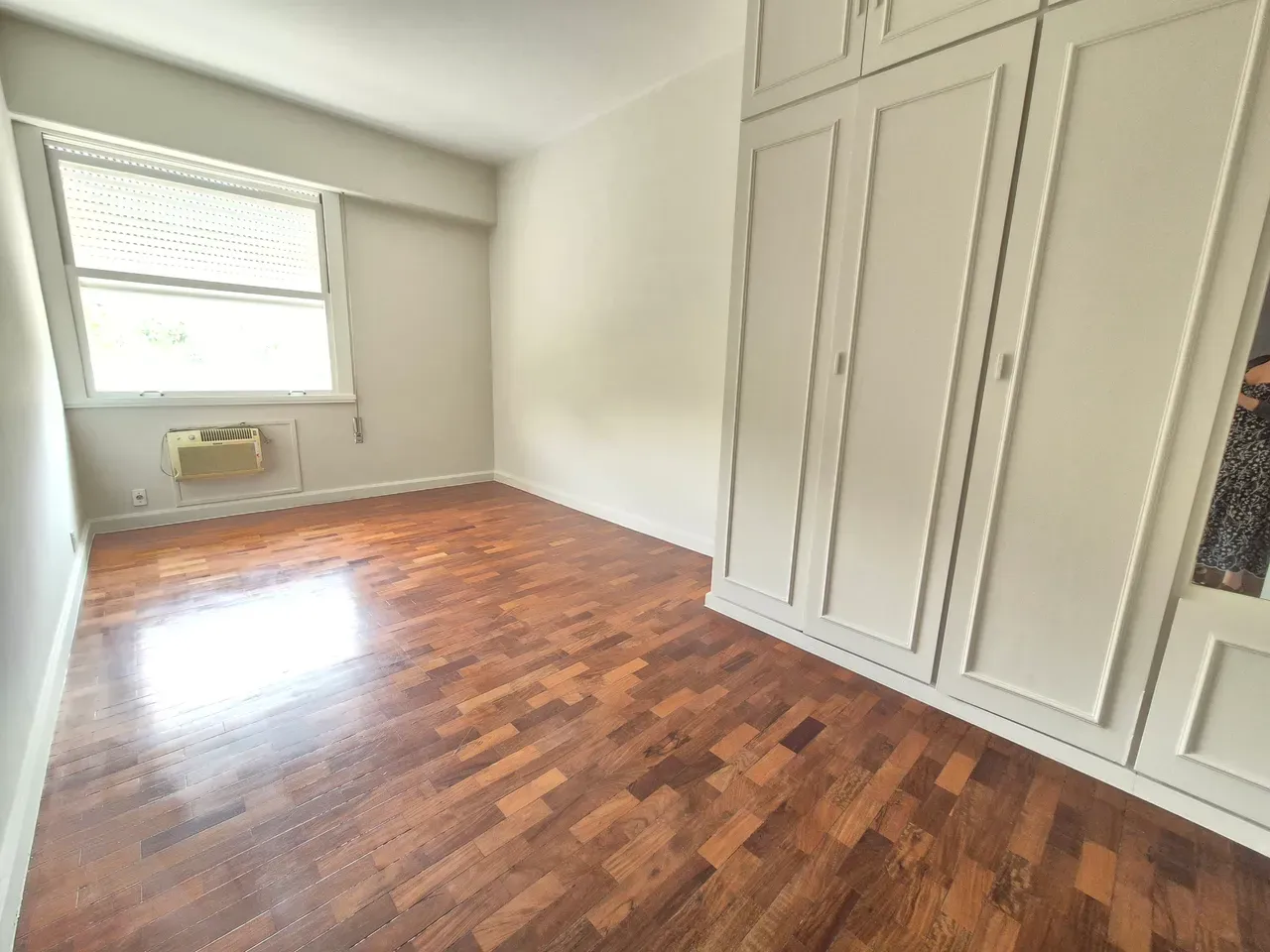 Unfurnished 4-bedroom apartment with a private garden — photo 5
