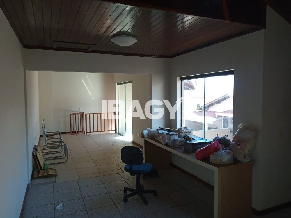 3-bedroom house with 1 suite and a separate kitchen — photo 5