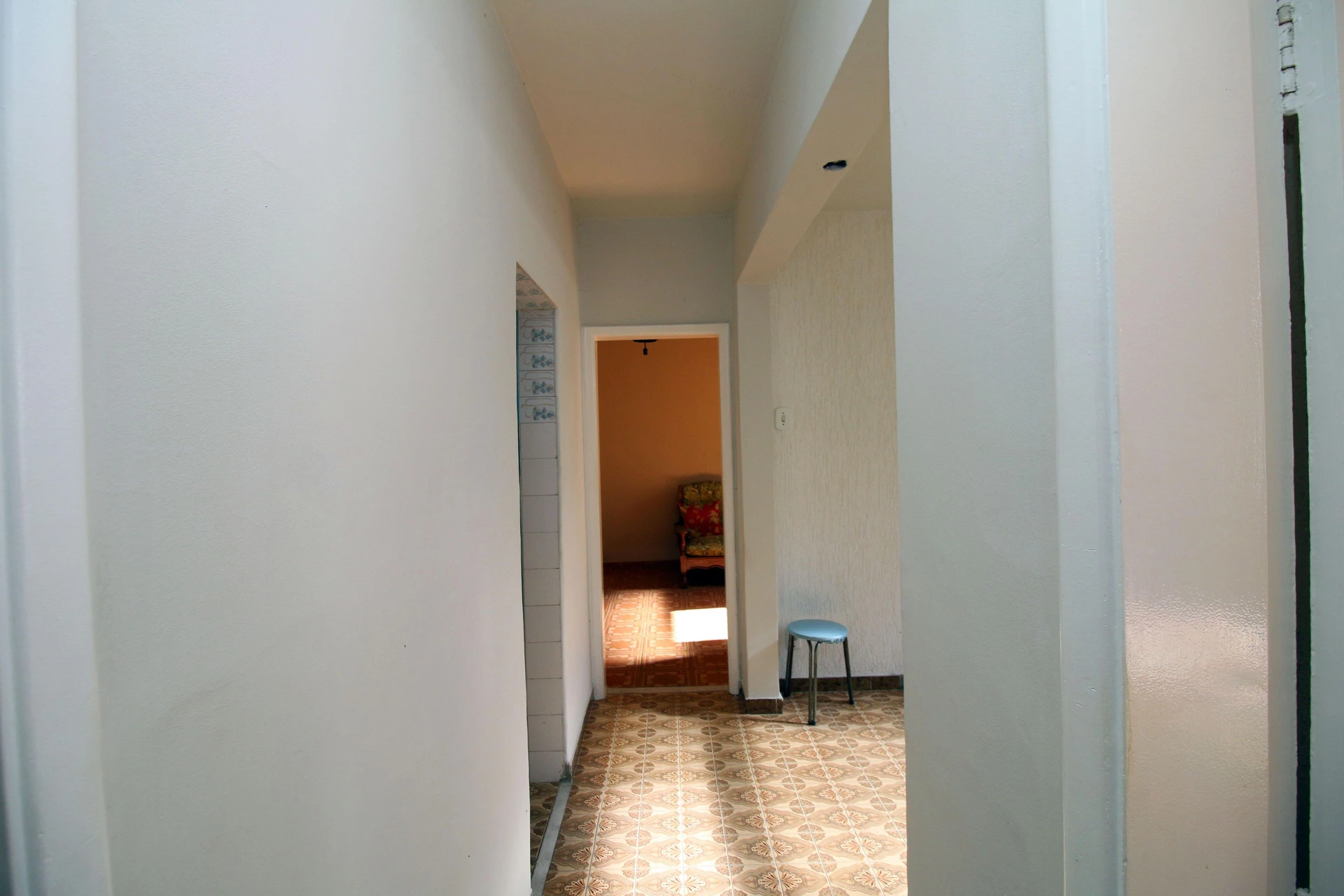 Rental apartment with 2 bedrooms and a balcony — photo 3