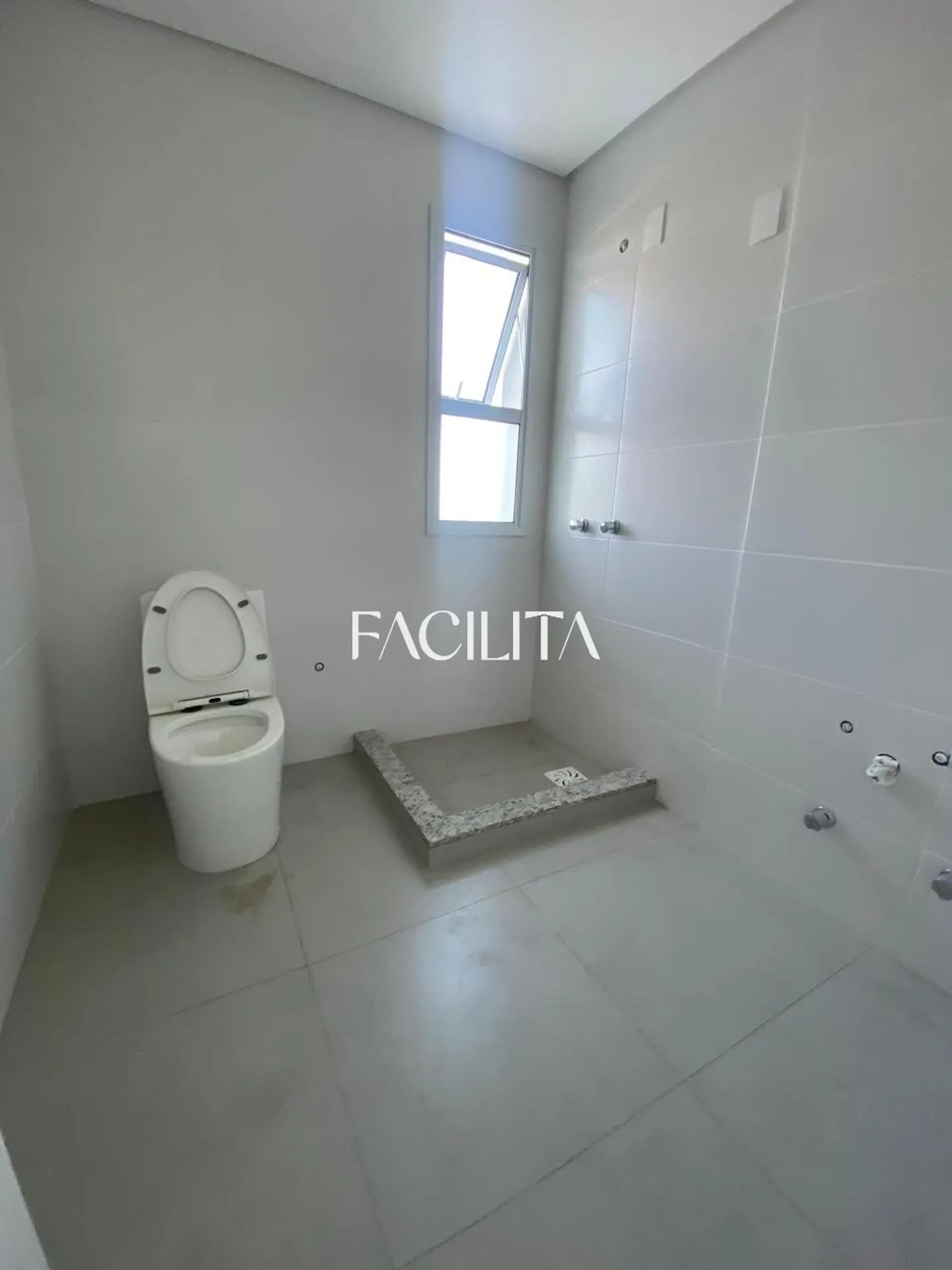 1-bedroom apartment with 3 parking spaces and 120 m² on 4th floor — photo 14