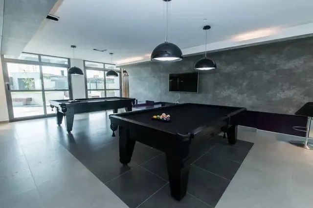 Furnished 1-bedroom apartment with an open-plan kitchen — photo 31