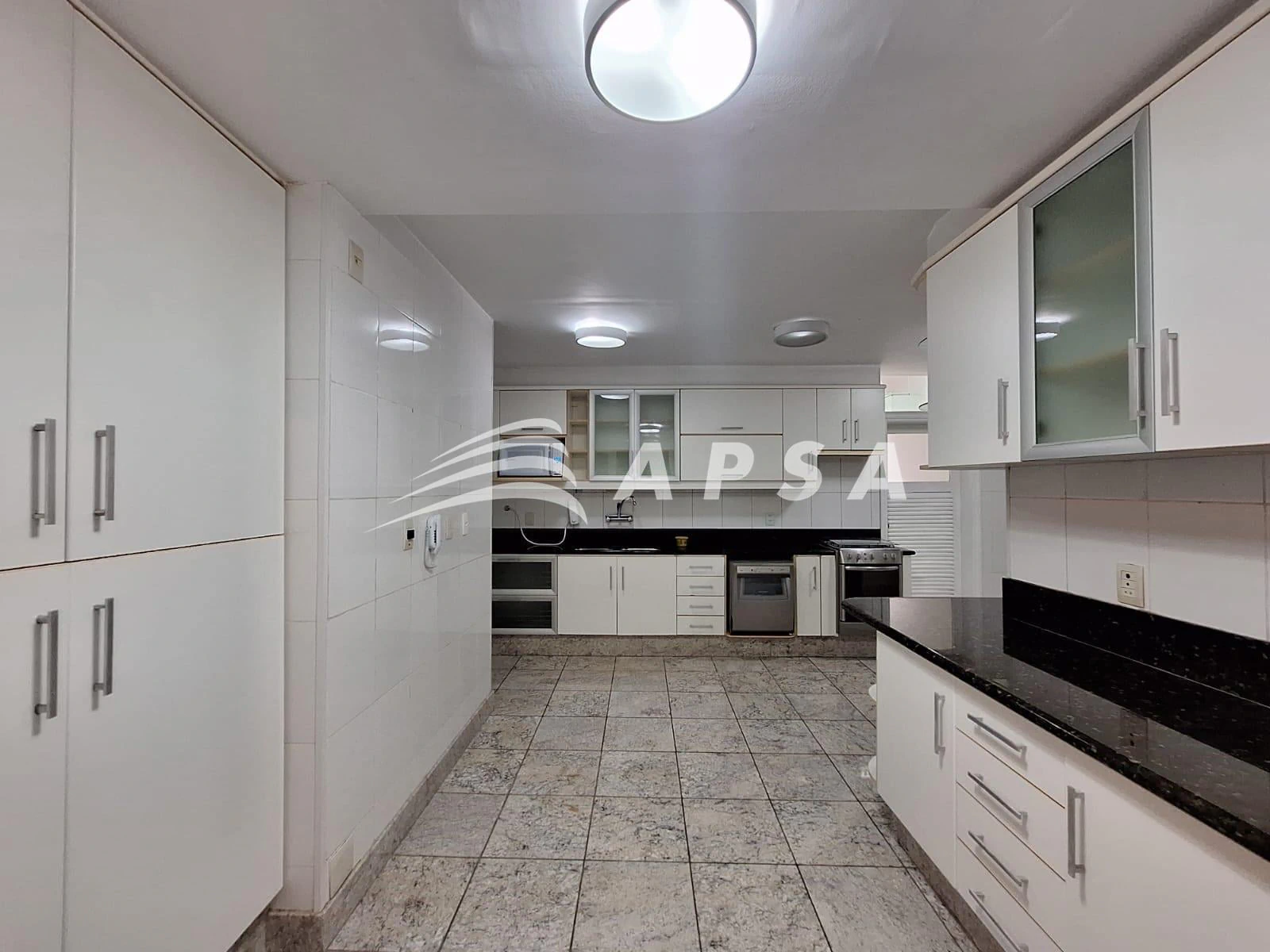 4-bedroom apartment in a building with a sauna — photo 7