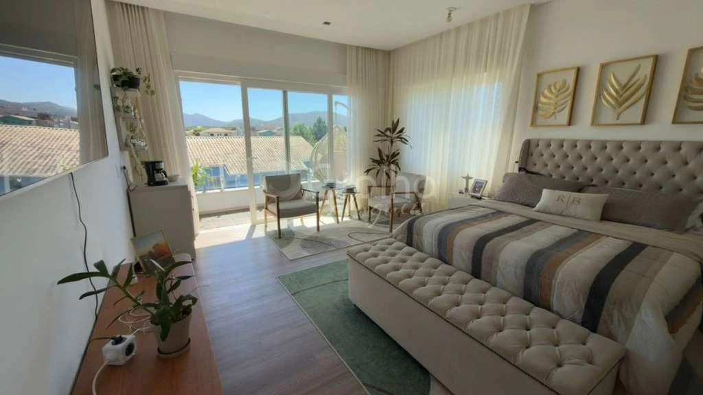House with 5 bedrooms and a private garden — photo 2