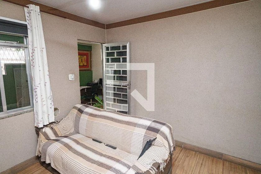 Furnished house with 6 bedrooms and 3 bathrooms