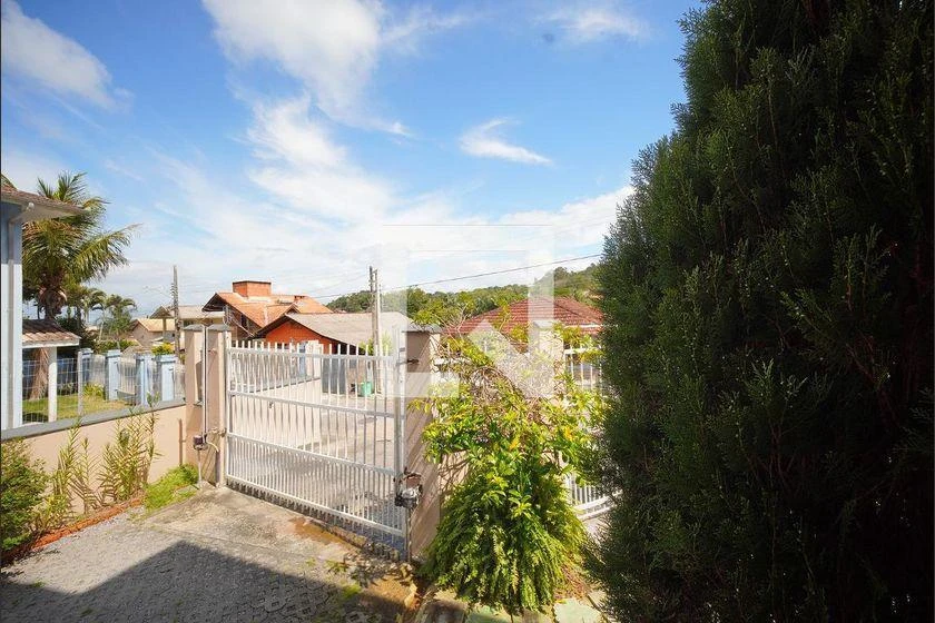 Rental house with 2 bedrooms, 425 m² and a balcony — photo 13
