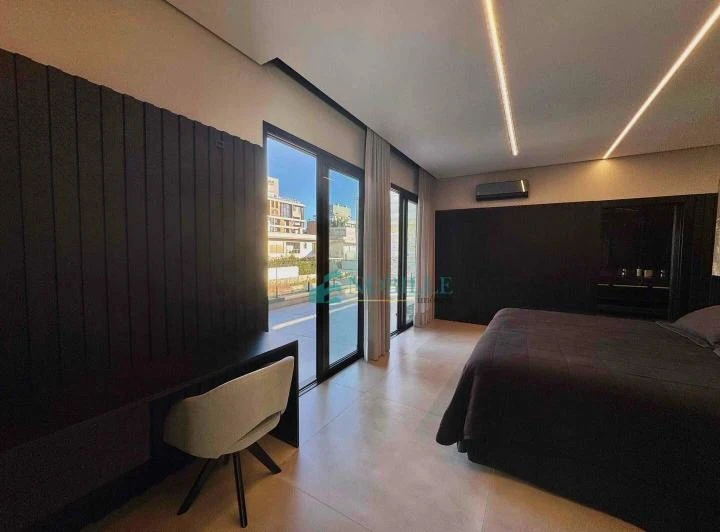 House with 5 en-suites and built-in wardrobes — photo 6