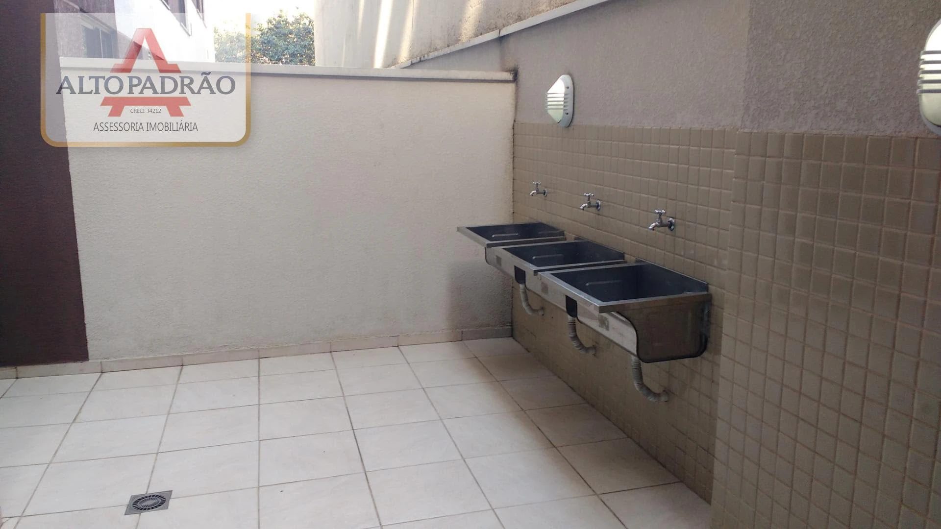One-bedroom apartment with a washing machine in Curitiba — photo 20