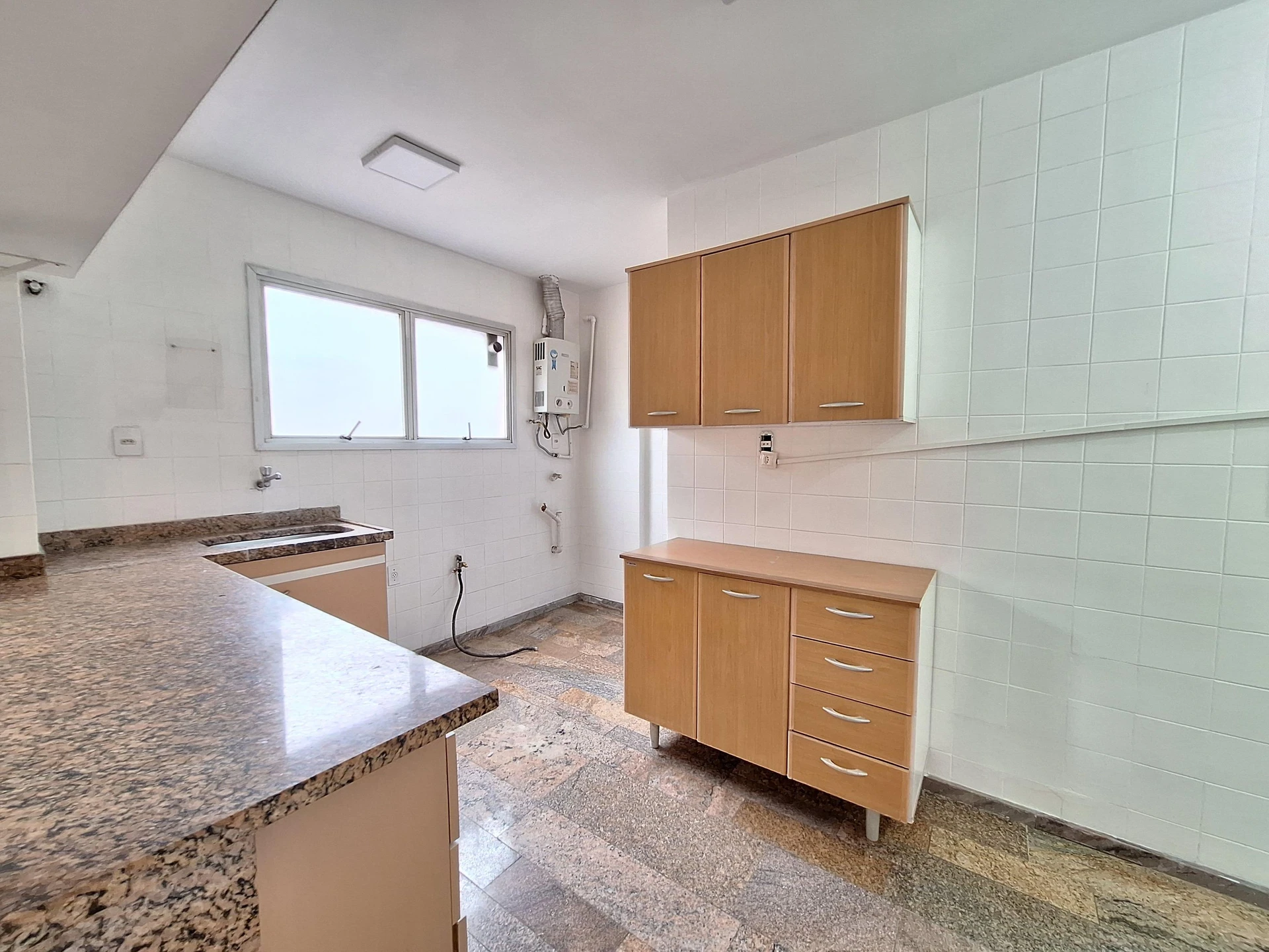 Apartamento de 75 m² com jacuzzi e varanda envidraçada — photo 5
