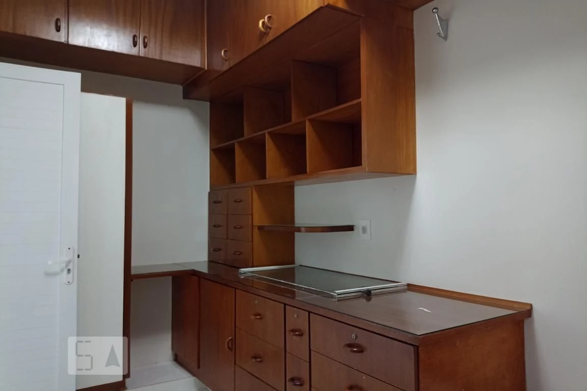 Apartamento de 4 quartos com janelas do piso ao teto — photo 124