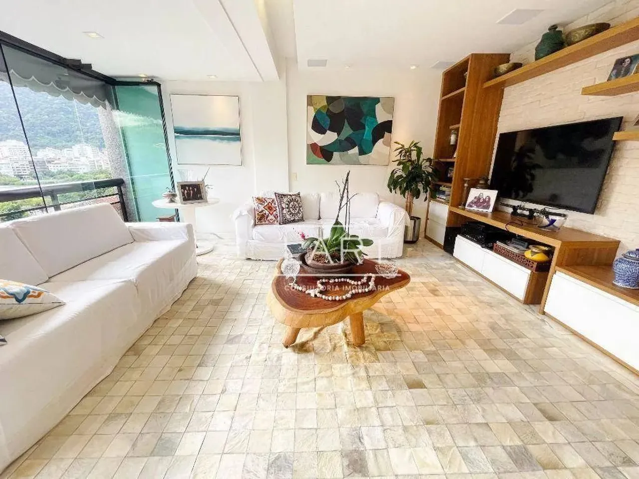 4-bedroom penthouse-style home with 324 m² kitchen — photo 5