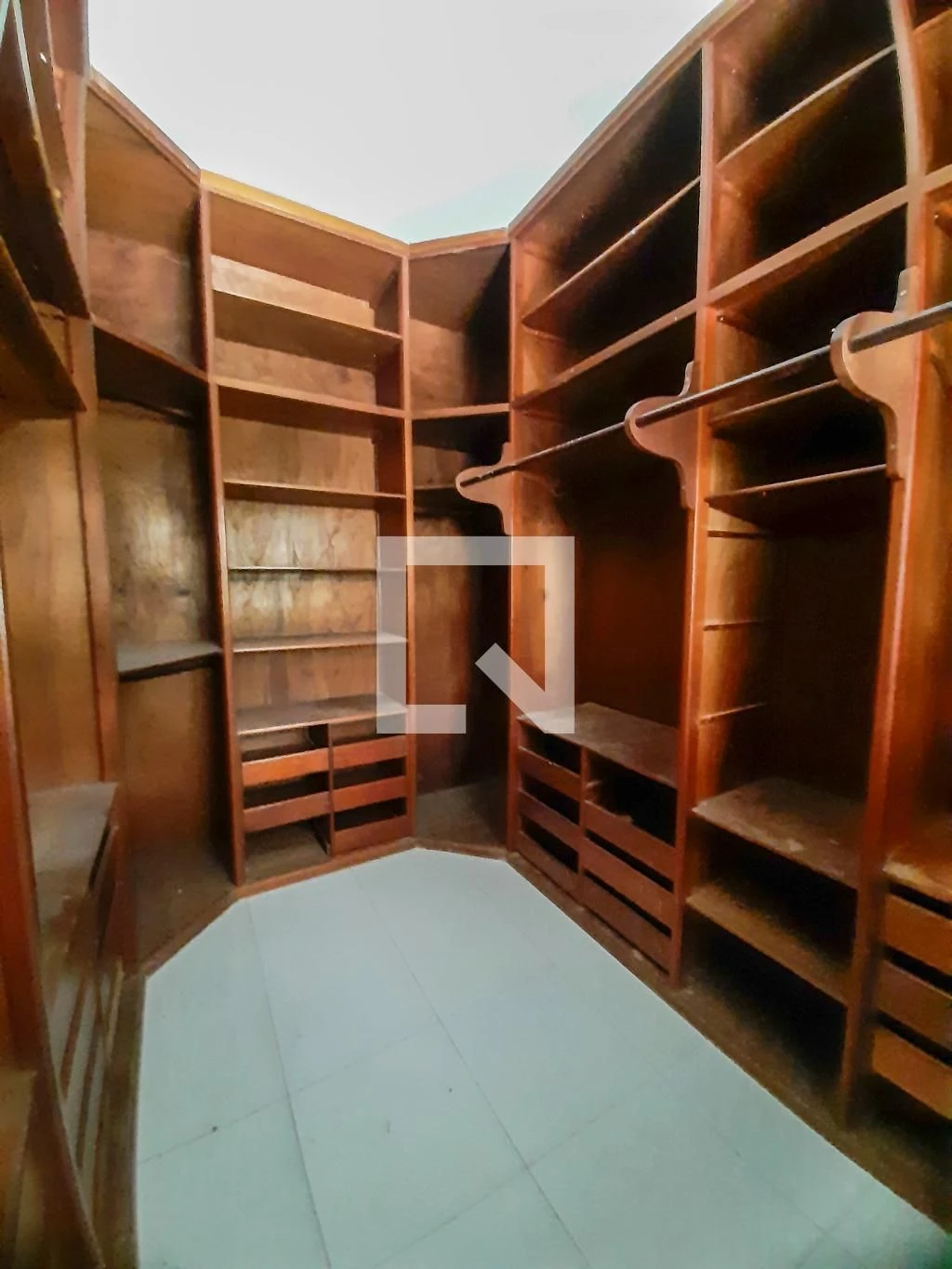 House with 6 bedrooms and 9 bathrooms, 911 m² and 3 parking — photo 33