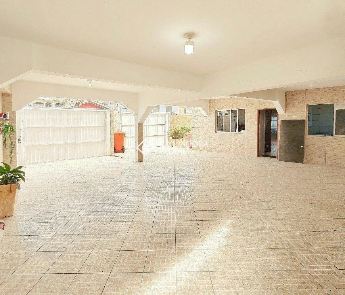 Water view in a 4-bedroom house, 320 m² — photo 33