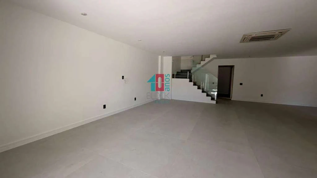 Будинок на 5 кімнат, 2 окремі ванні, 4 санвузли, 320 м² — photo 2