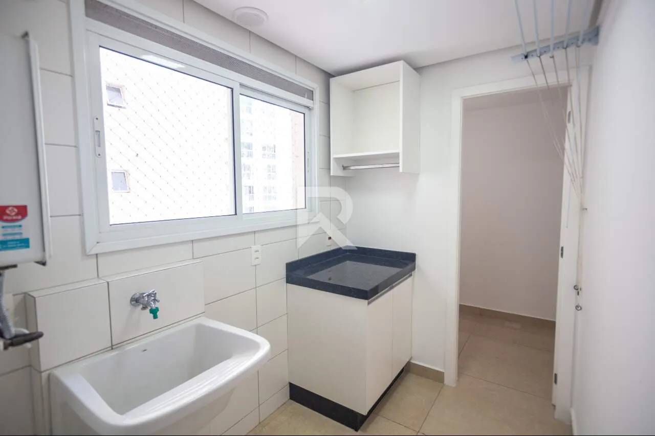 Apartment with open-plan kitchen and 4 bedrooms — photo 13