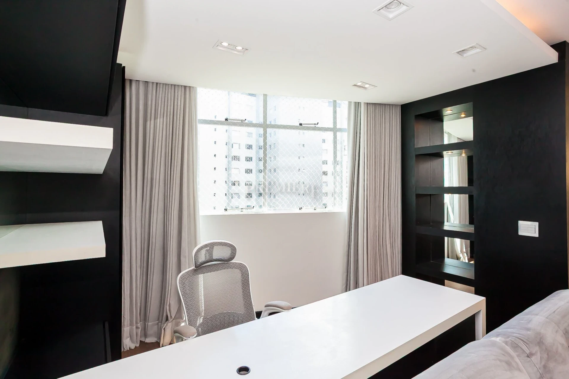 112 m² apartment with a bathtub and floor-to-ceiling windows — photo 5