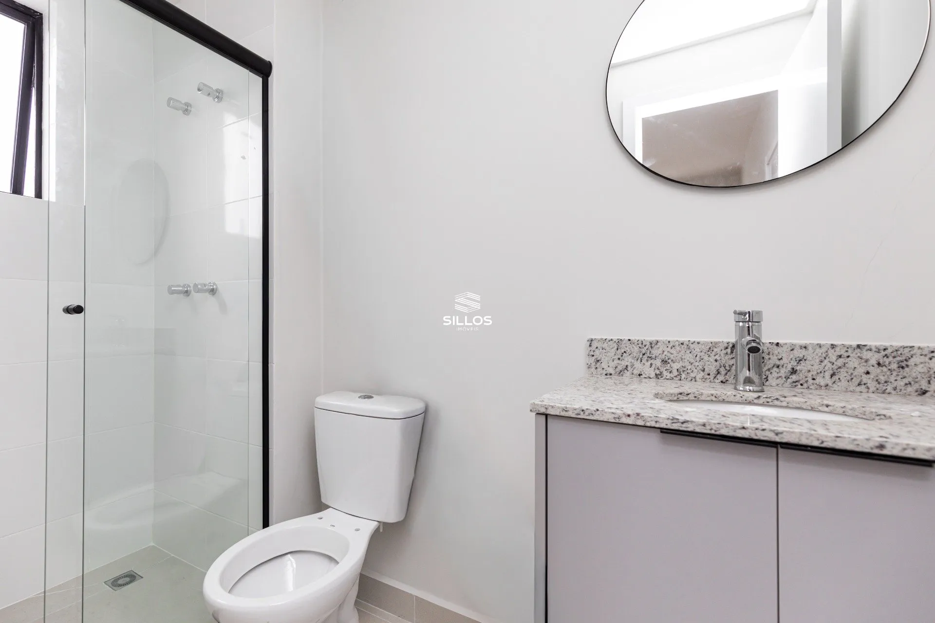 One-bedroom apartment in a building with a gym — photo 7