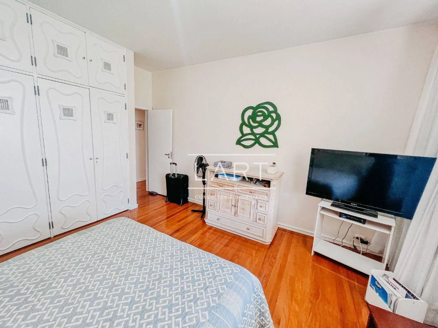 Home office in a 3-bedroom apartment, 160 m² — photo 19