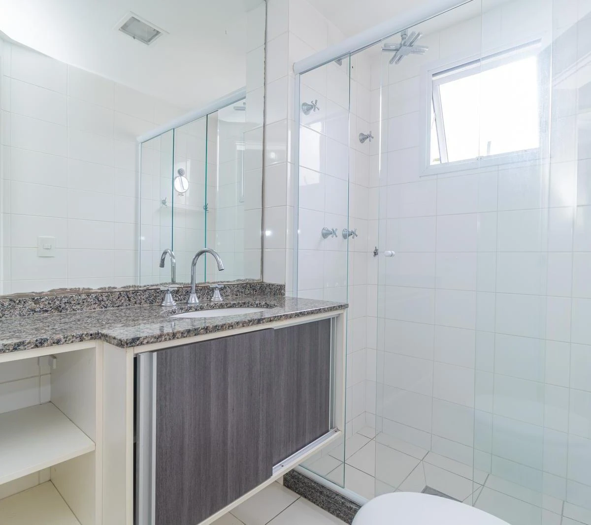 Квартира 71 м² з балконом із грилем та заскленим балконом — photo 18