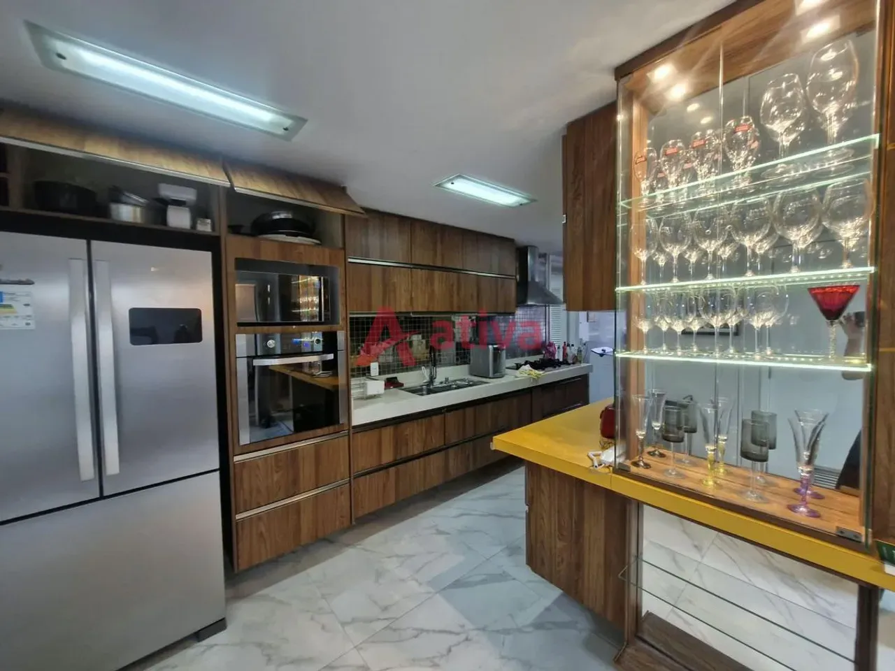 Furnished 3-bedroom apartment with 5 bathrooms — photo 10