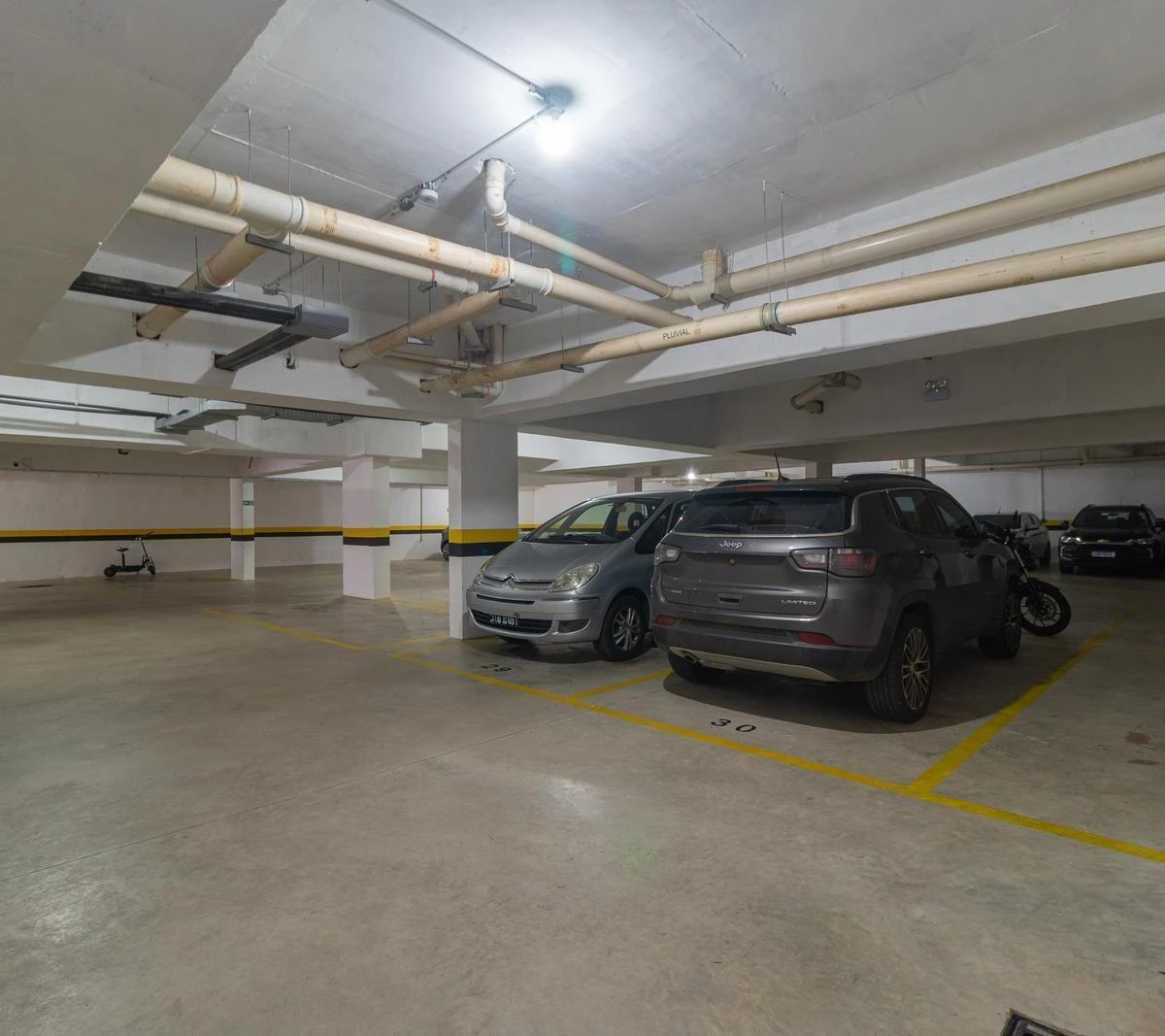 2-bedroom apartment in a building with a gym — photo 28