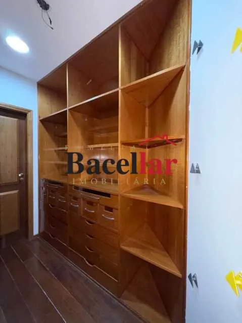 Apartment with a closed kitchen and 4 bedrooms — photo 10