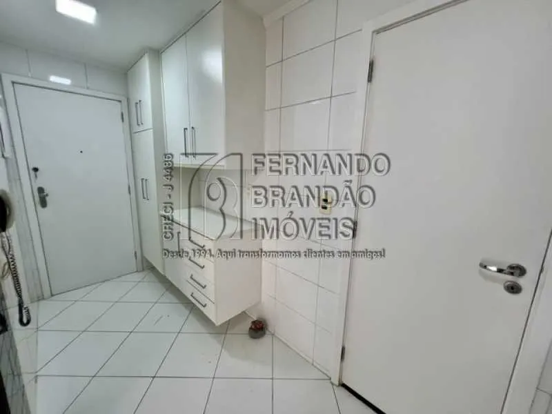 3-bedroom apartment with balcony grill and fitted details — photo 23