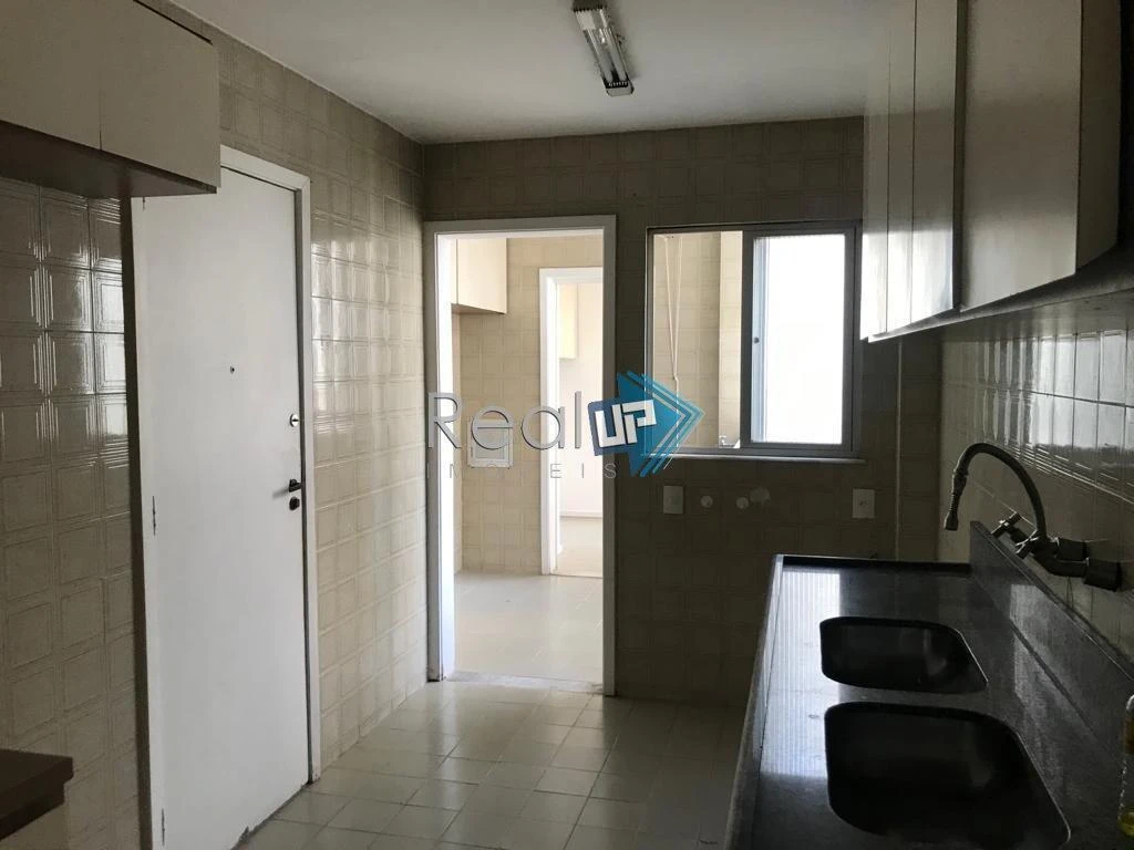 Квартира з 3 спальнями та дерев'яною підлогою або ламінатом — photo 25