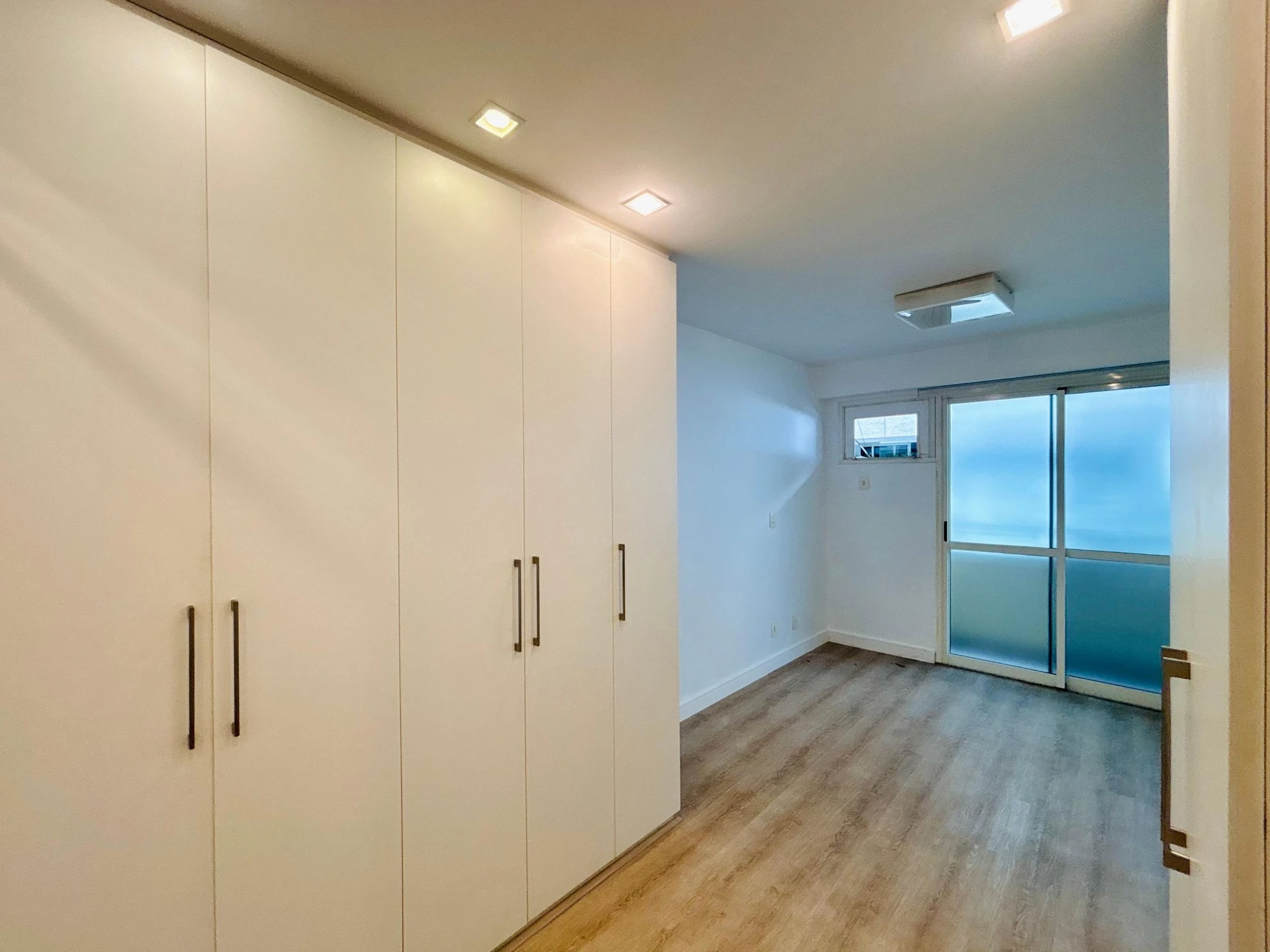 3-bedroom apartment in a building with a sauna — photo 29