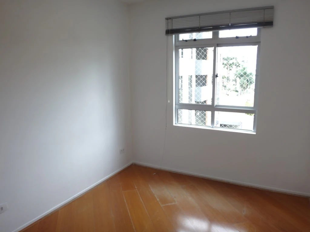 2-bedroom apartment with a walk-in closet — photo 20