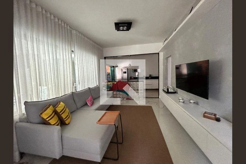 Home office in a 3-bedroom house, 197 m² — photo 4