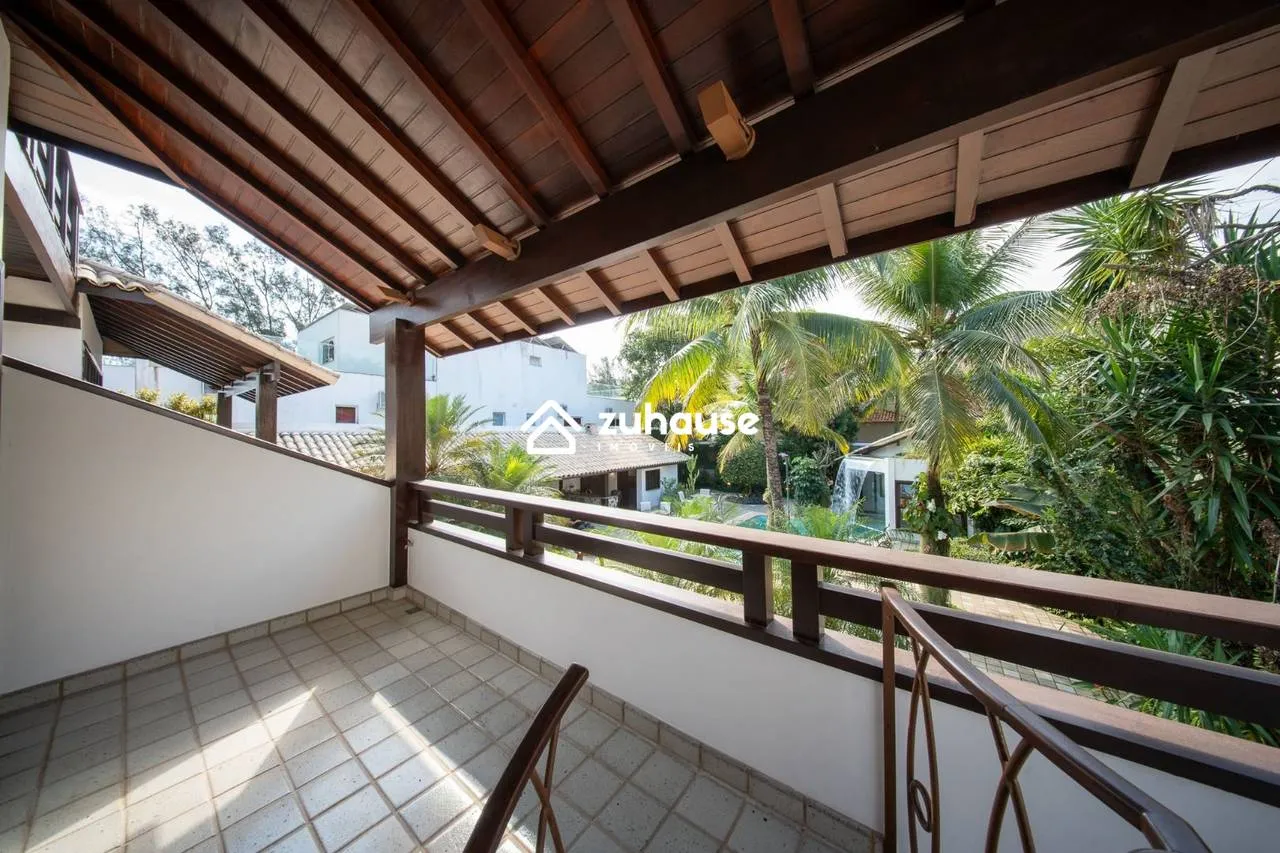 Casa de 5 quartos com janelas do piso ao teto — photo 25
