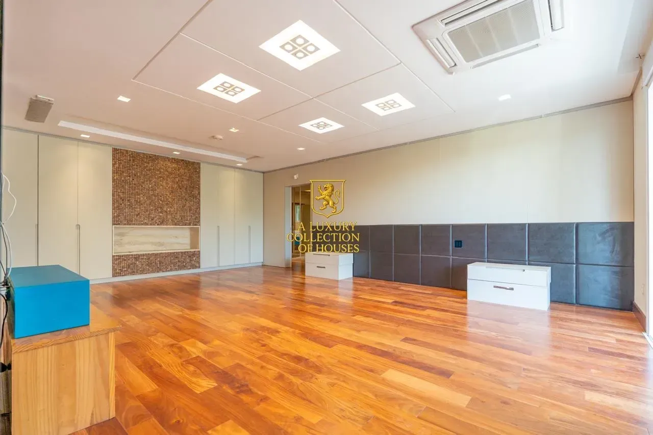 House with 27 bedrooms and 16 bathrooms — photo 25