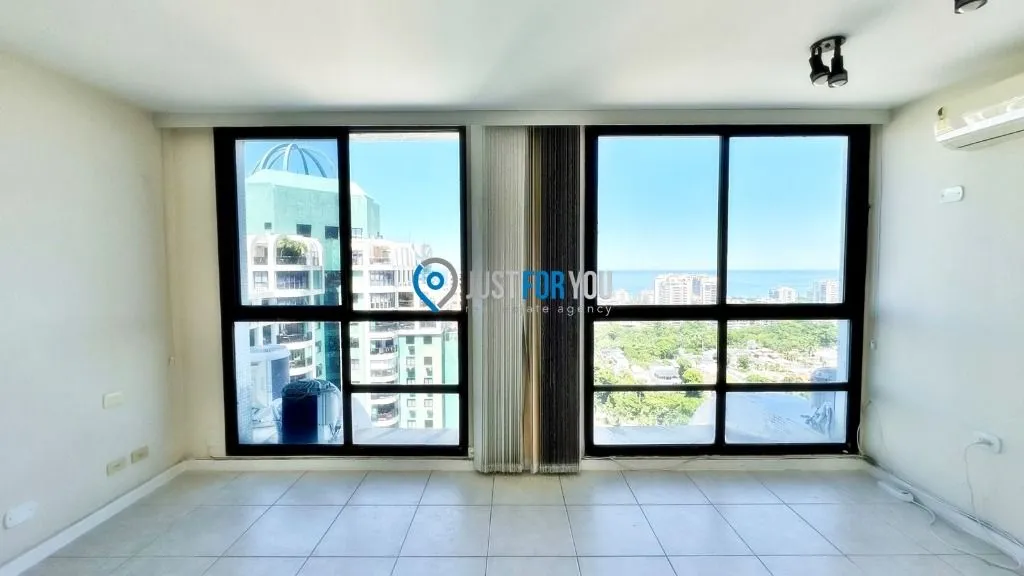 3-bedroom apartment with 4 baths and balcony — photo 19