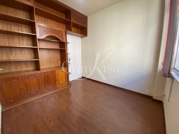 Apartment on the 6th floor with wood or laminate floors — photo 5