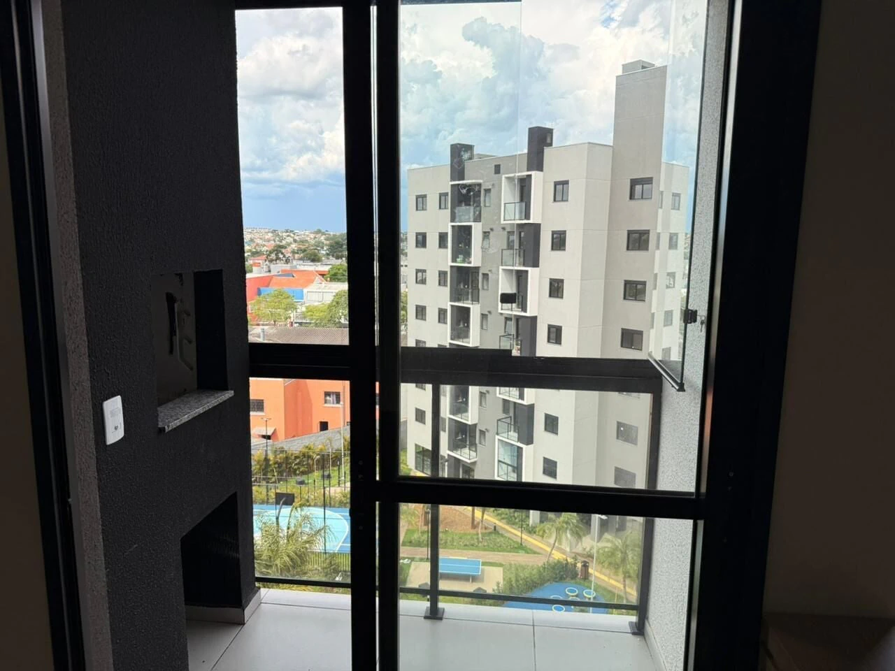 Balcony with a grill in a 2-bedroom apartment, 49 m² — photo 12