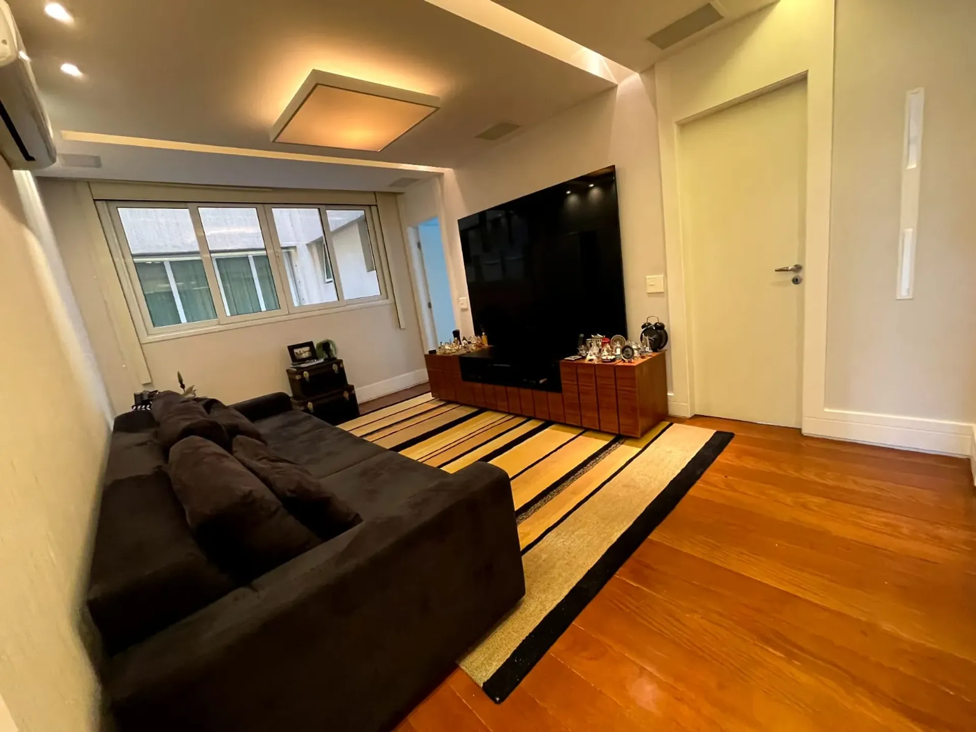 Furnished apartment with 4 bedrooms and open-plan kitchen — photo 29