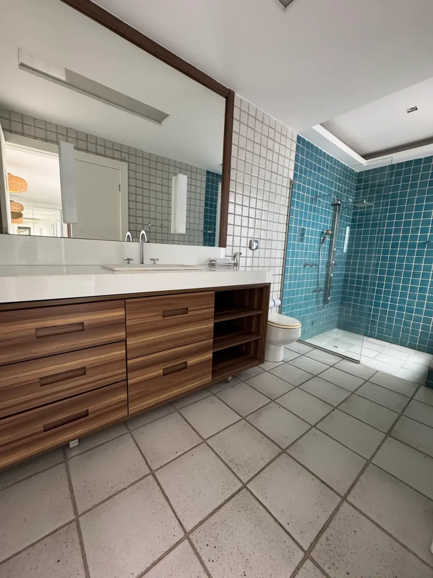 Linear house with 5 bedrooms and 5 bathrooms, separate kitchen — photo 31