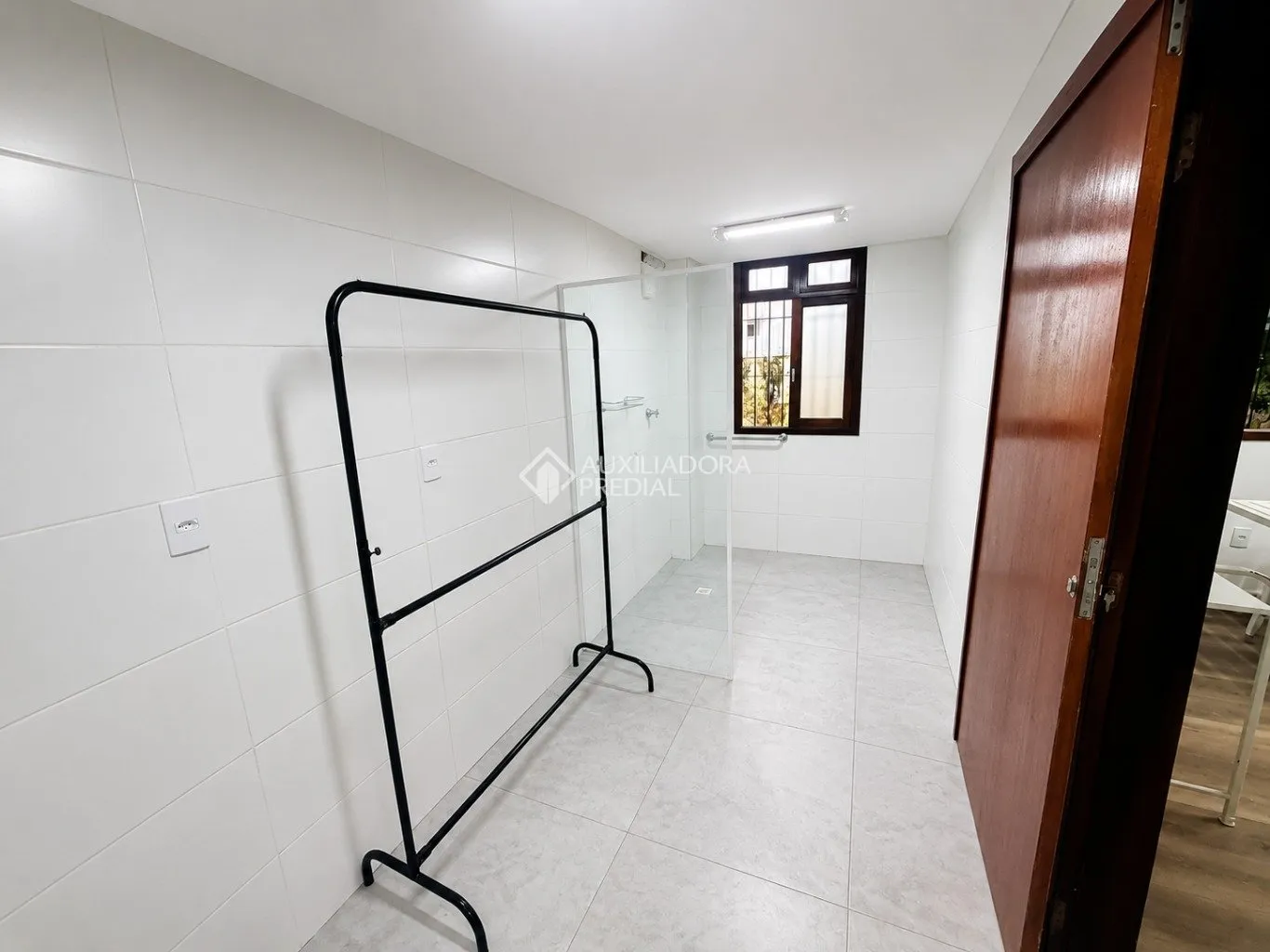 House with 5 bedrooms and 2 en-suites plus 2 parking — photo 15