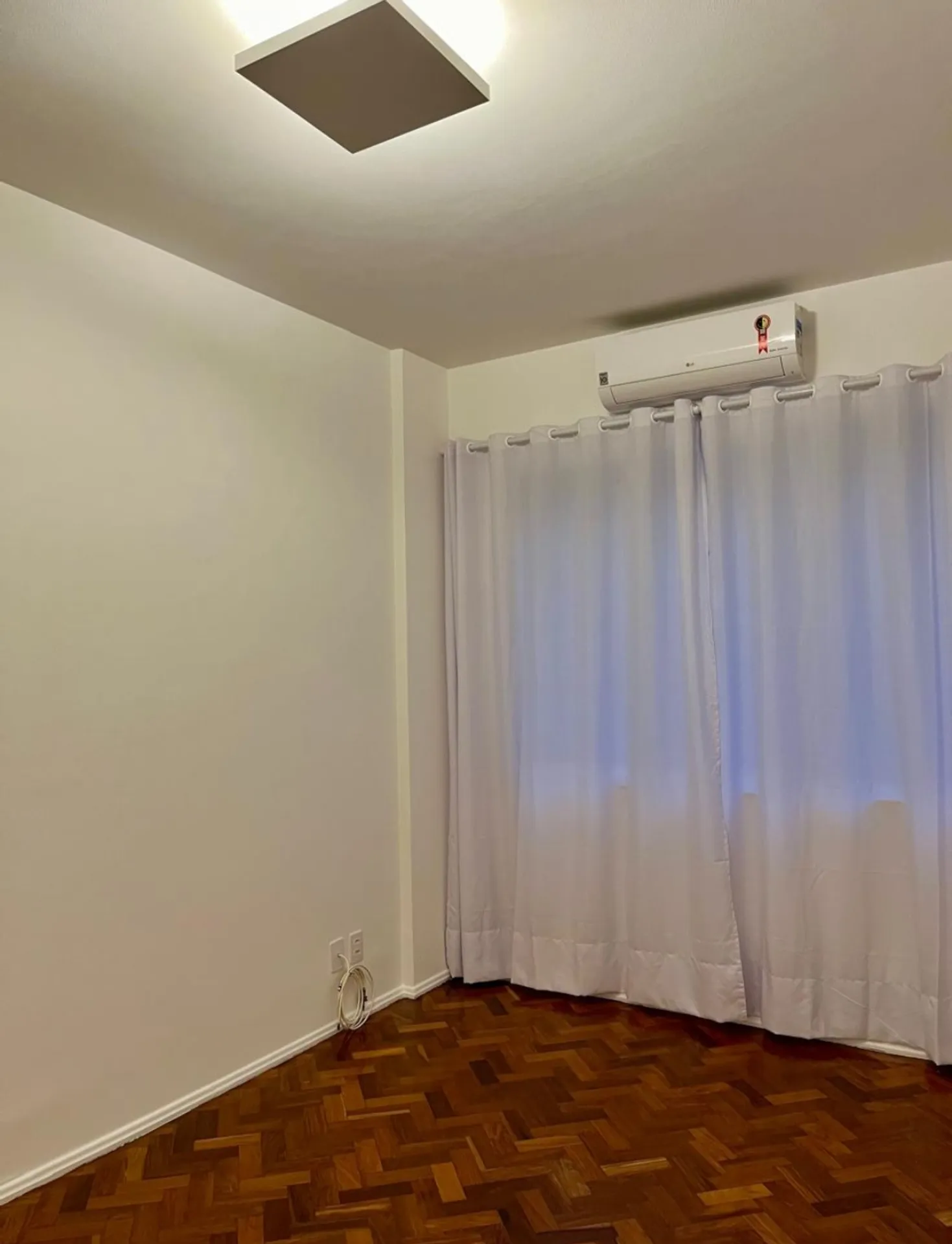 Wood or laminate floors in a one-bedroom apartment, 45 m² — photo 12