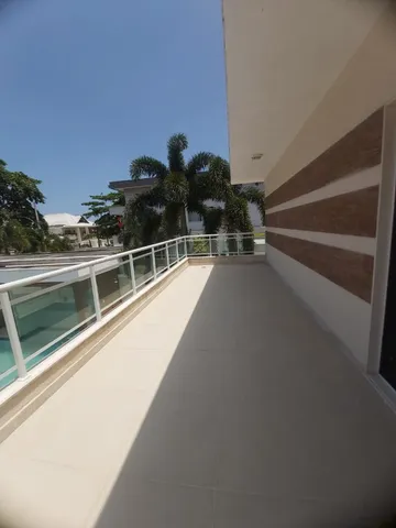 Casa com 5 quartos e 5 banheiros e varanda — photo 16