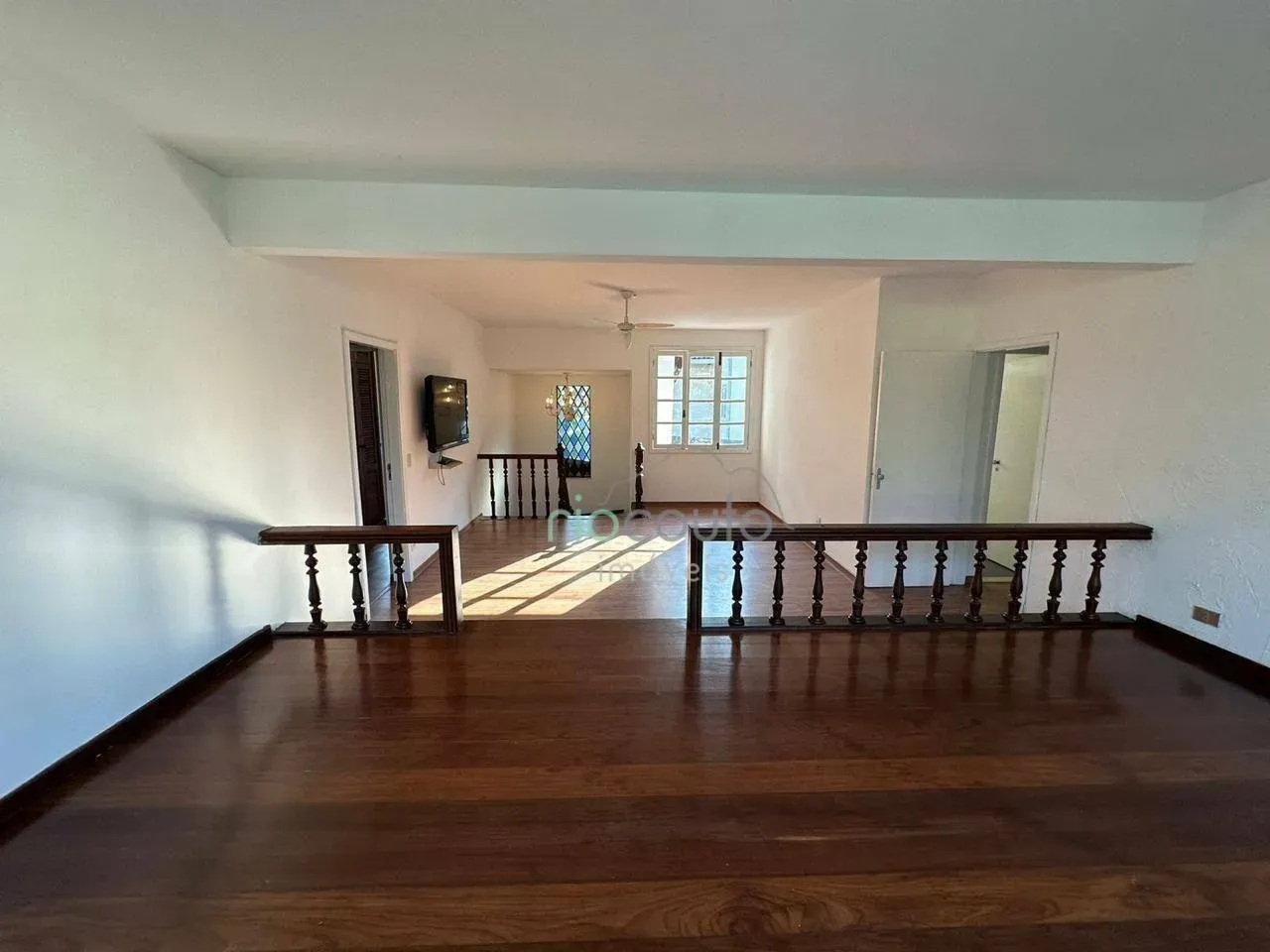 Casa com 5 quartos, 990 m² e 2 vagas, perto das janelas — photo 59