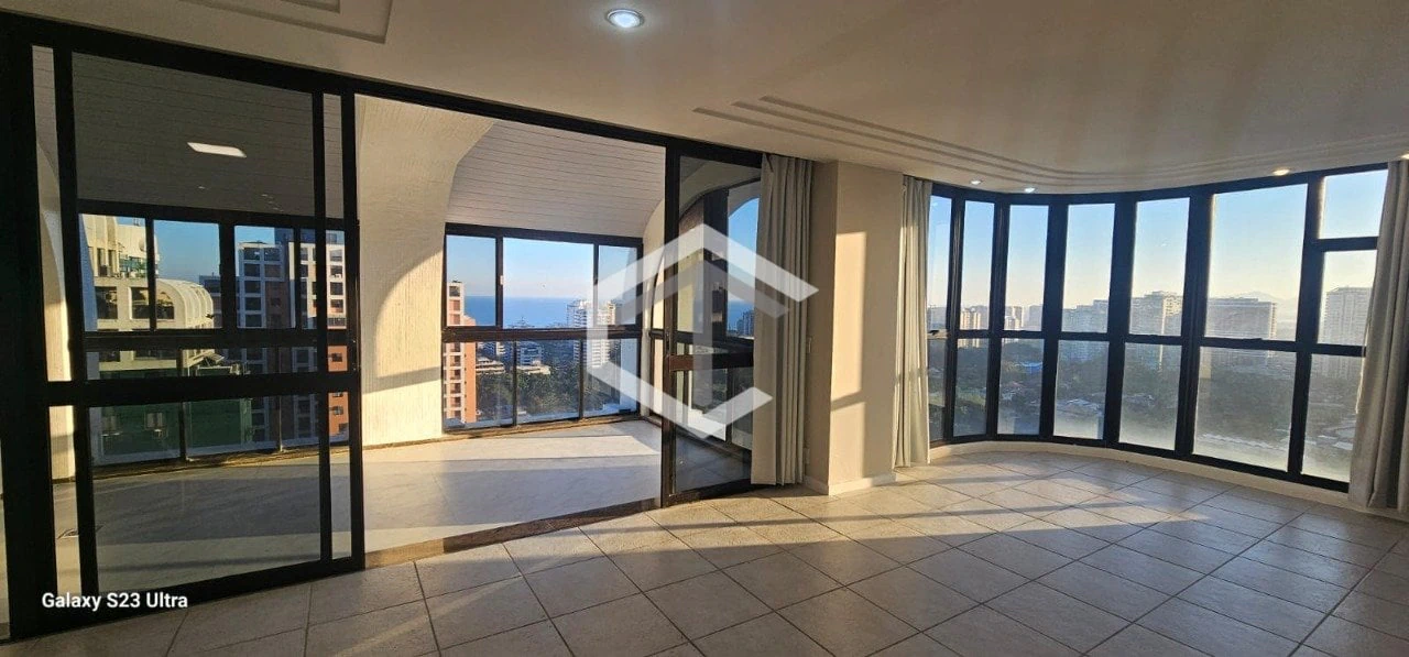 Apartment with 3 en-suite bedrooms and 2 parking spaces